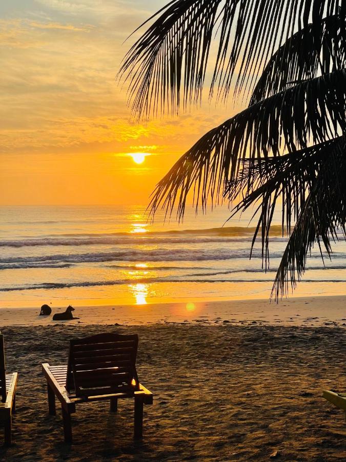 Golden Beach Cottages Trincomalee Buitenkant foto