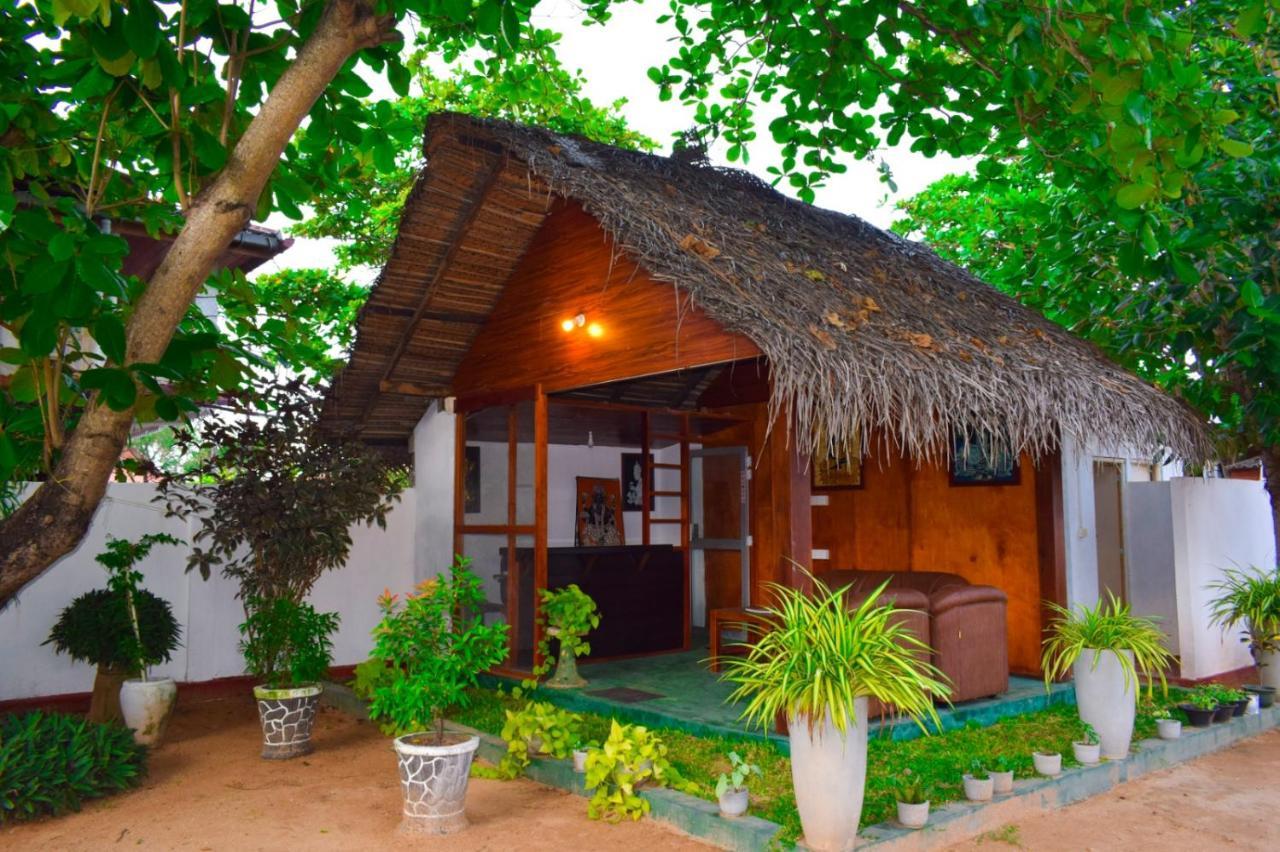 Golden Beach Cottages Trincomalee Buitenkant foto