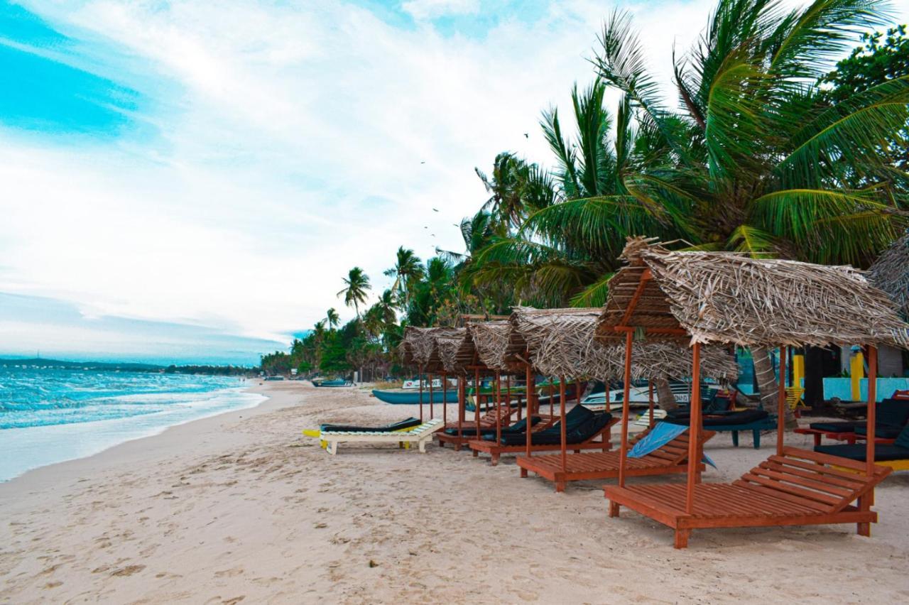 Golden Beach Cottages Trincomalee Buitenkant foto