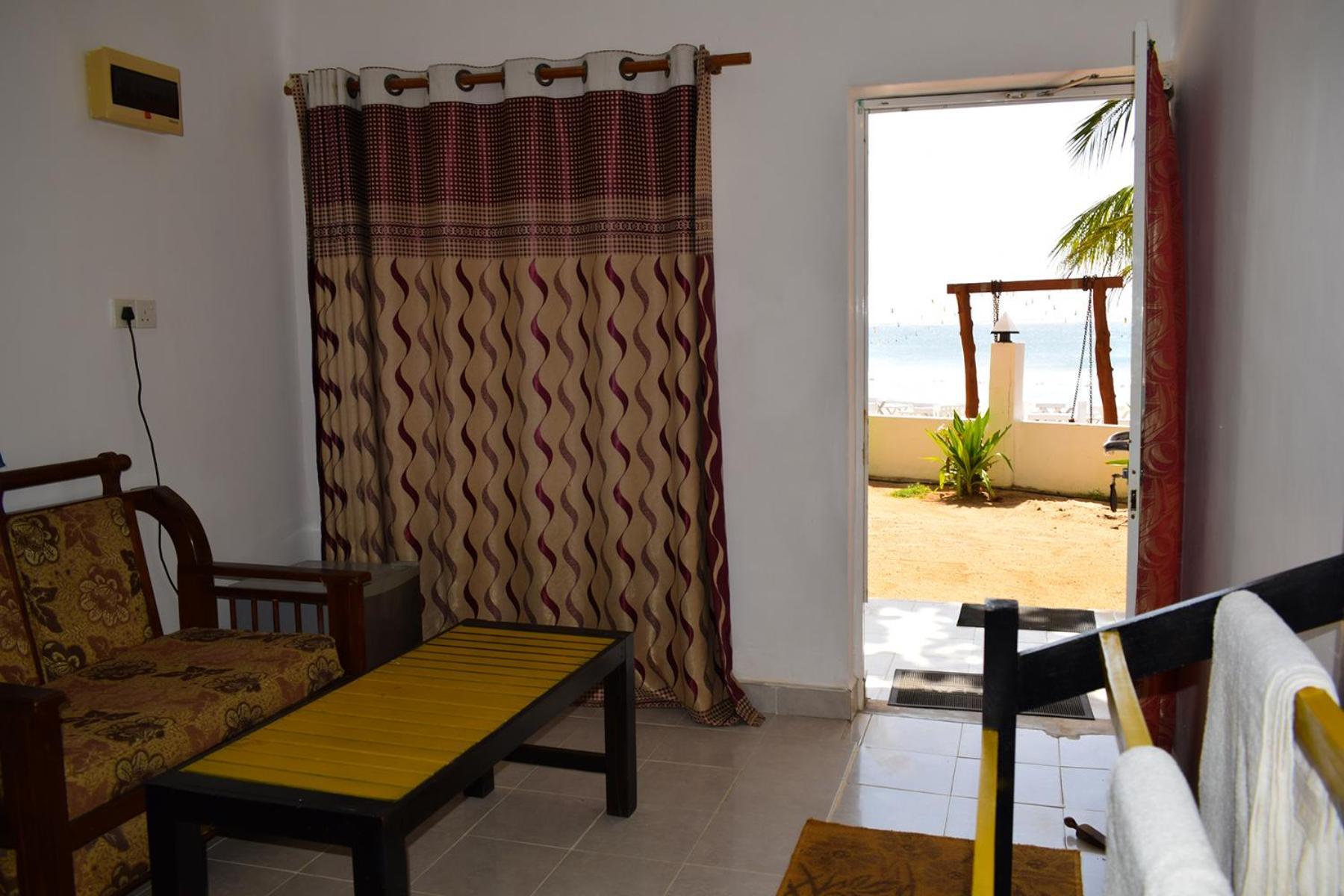 Golden Beach Cottages Trincomalee Buitenkant foto