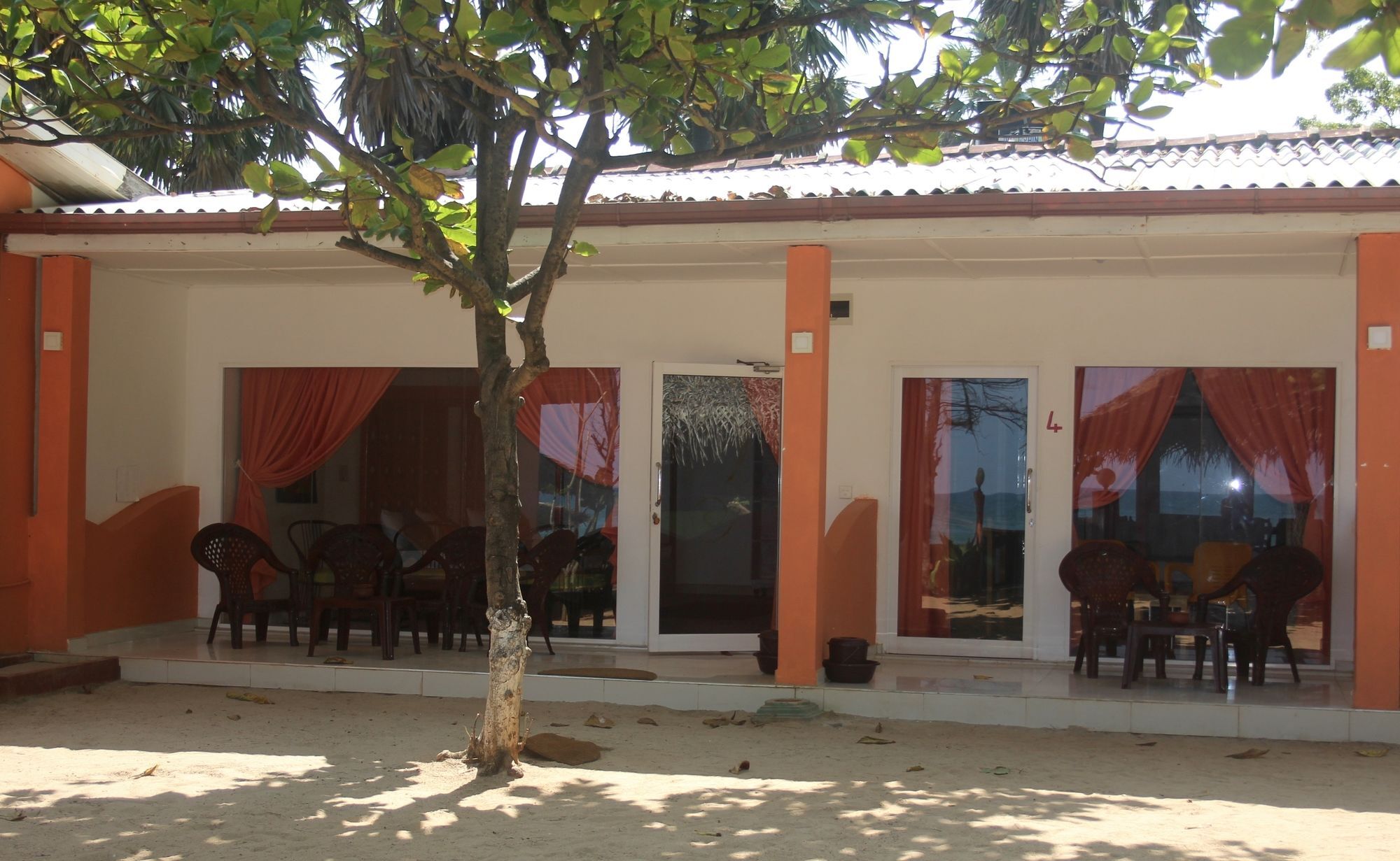 Golden Beach Cottages Trincomalee Buitenkant foto